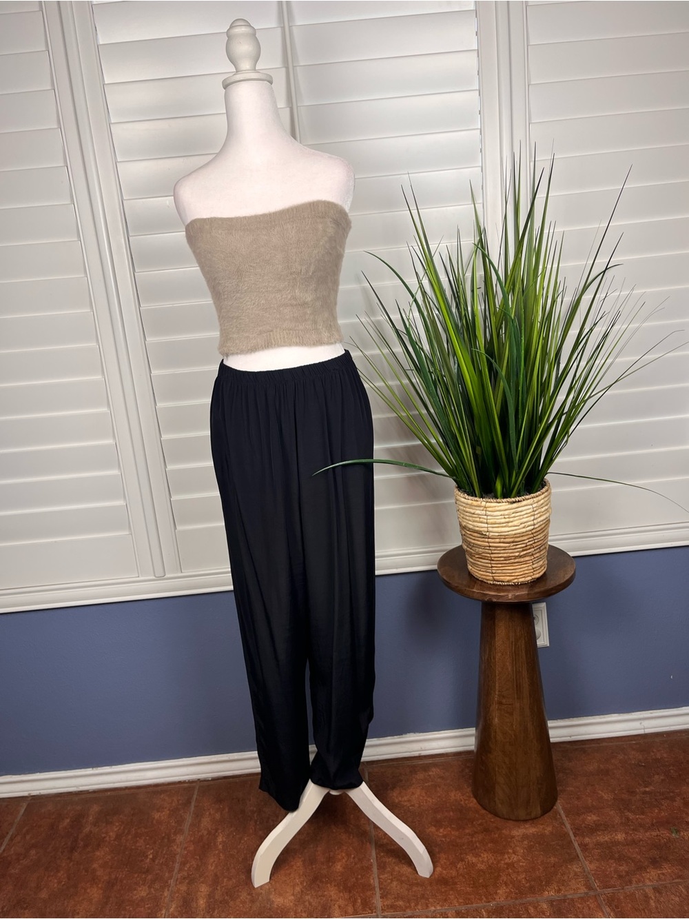 VTG Black Silky lounge Straight Leg elastic waist  Pants size 12p quiet luxury